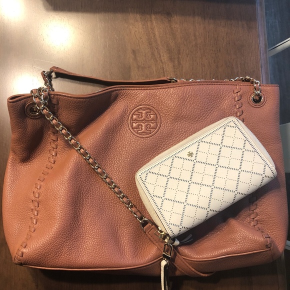 Pink Tory Burch with wallet - Picture 2 of 2